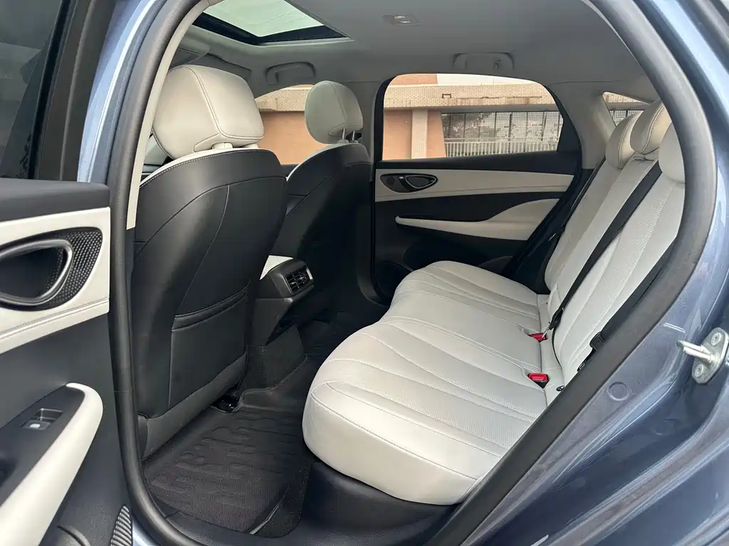 BYD Seal 05 DM-i 2025 — фото 11