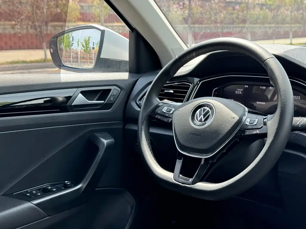 Volkswagen T-Roc 2022 — фото 14