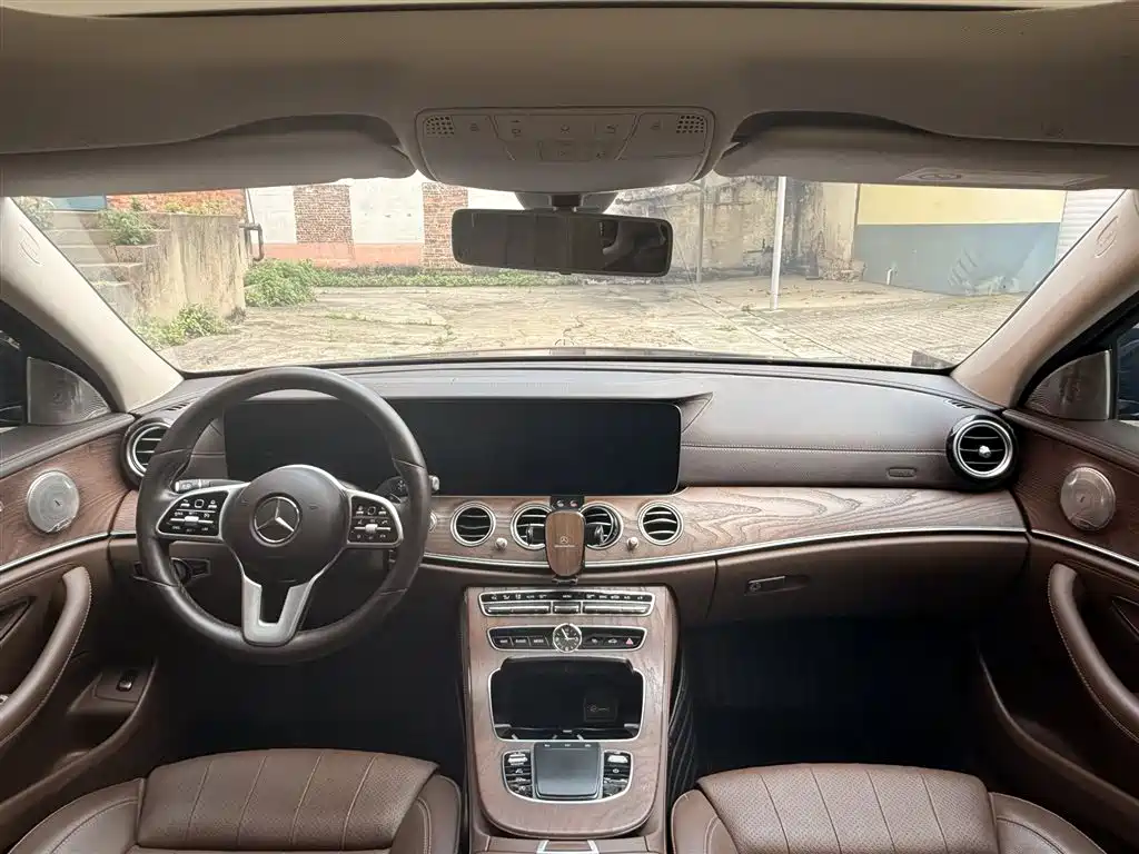 Mercedes-Benz E-Class 2020 — фото 19