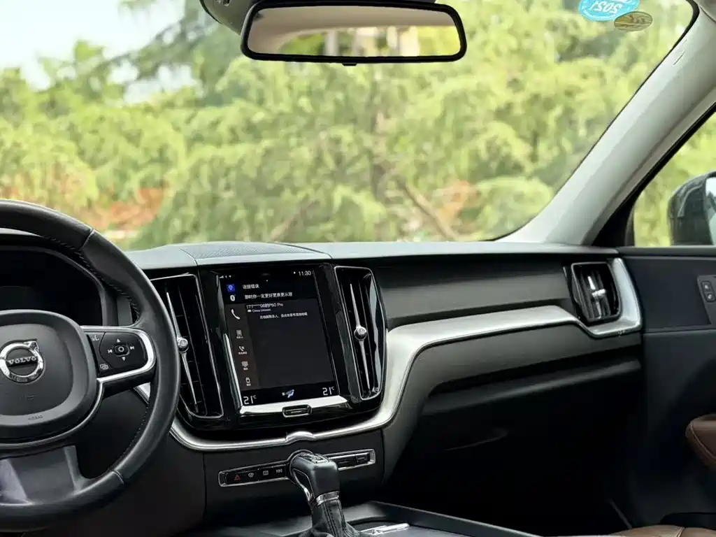 Volvo XC60 2020 — фото 18