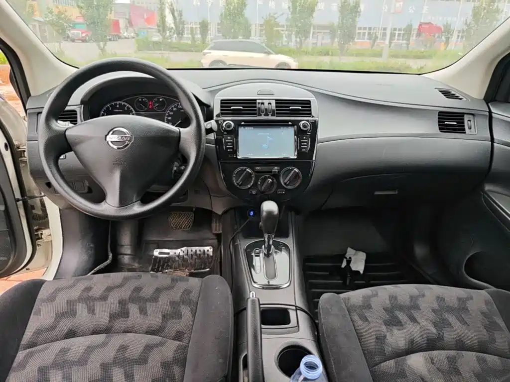 Nissan Tiida 2015 — фото 10