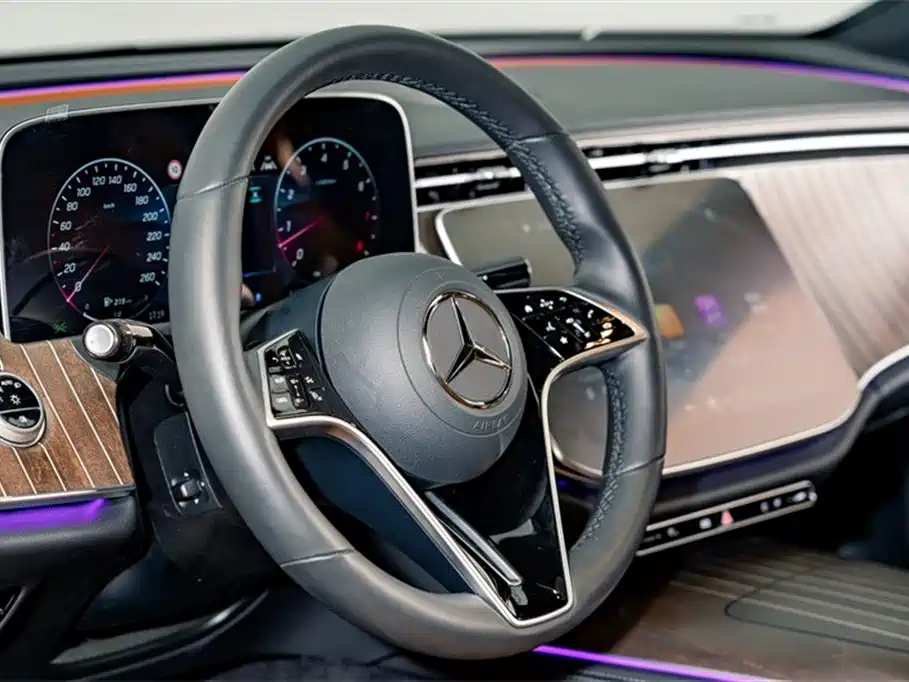 Mercedes-Benz E-Class 2025 — фото 11
