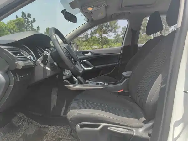 Peugeot 408 2016