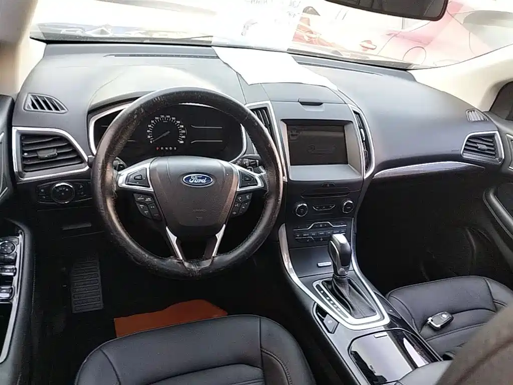 Ford Edge 2017 — фото 10