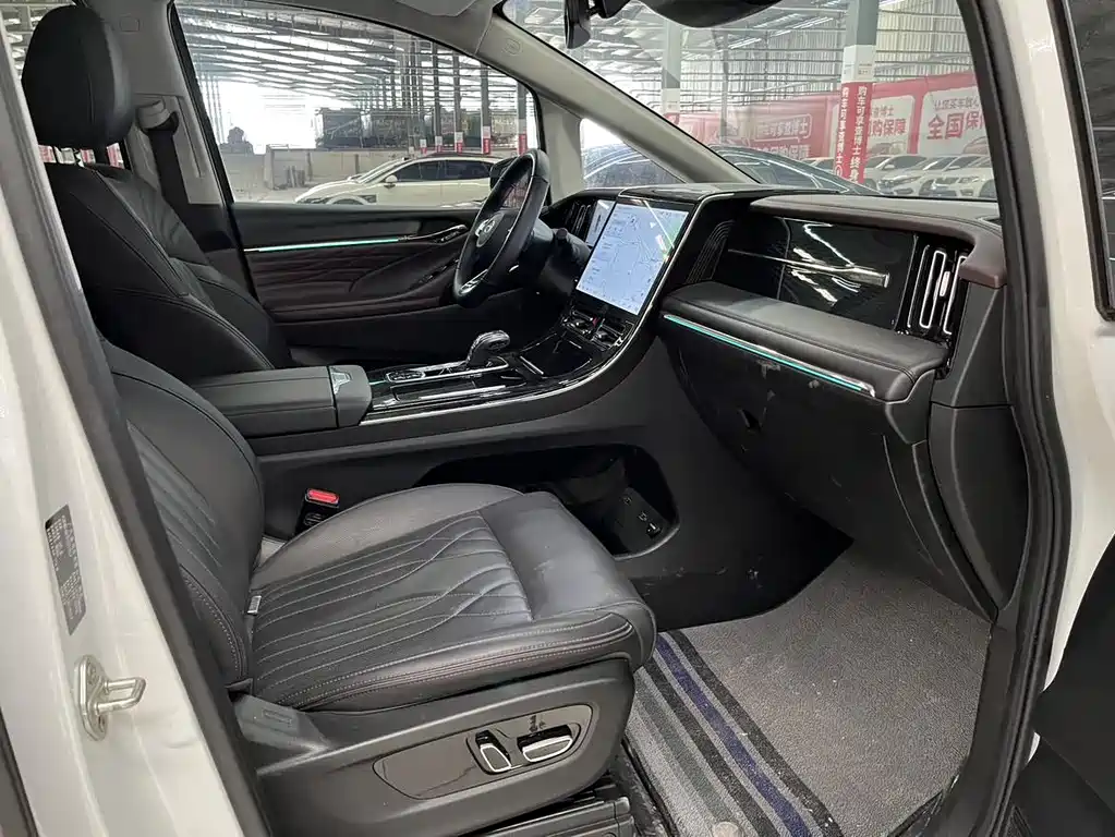 GAC Motor Trumpchi M8 2024 — фото 11