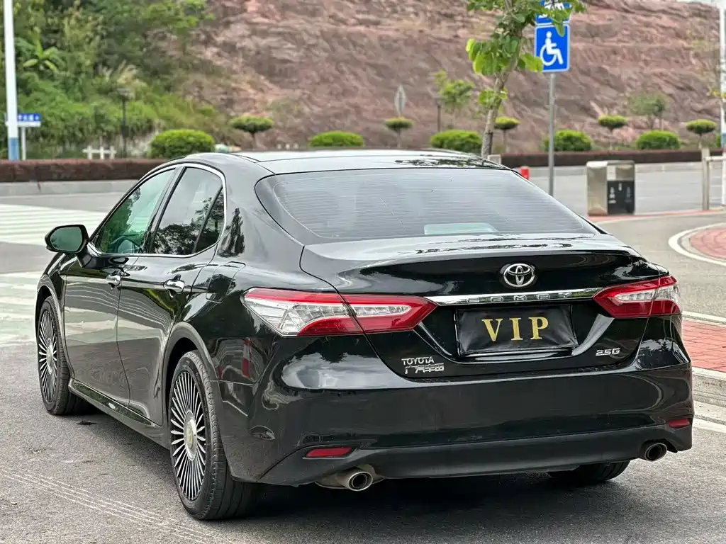 Toyota Camry 2018 — фото 9
