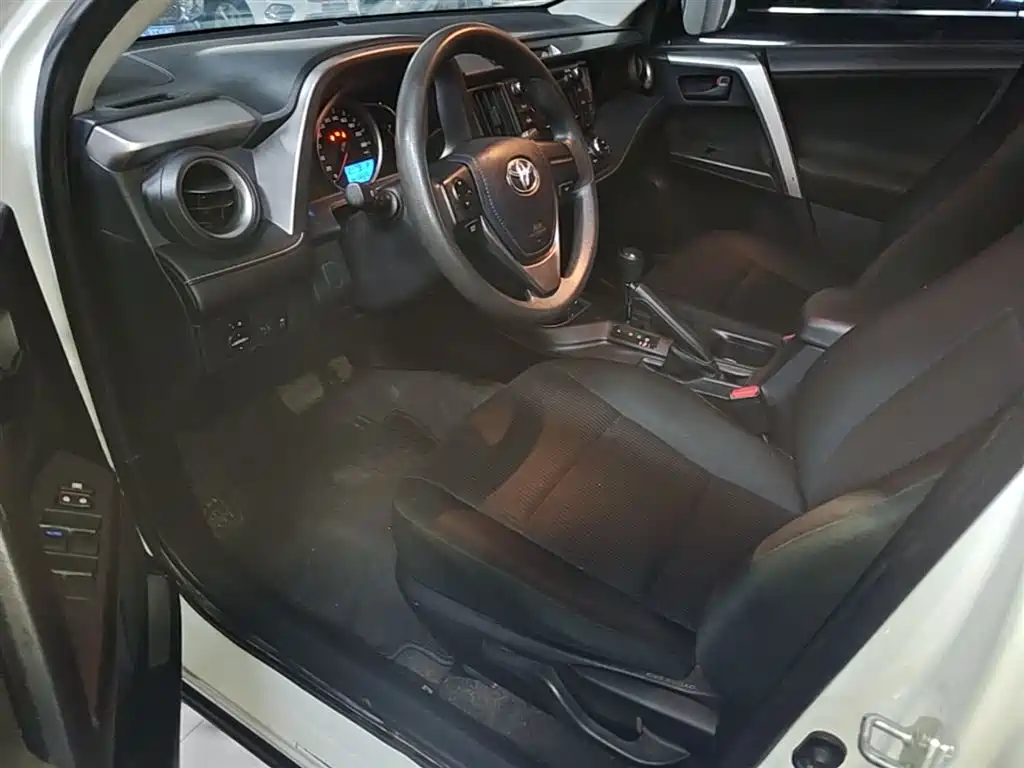 Toyota RAV4 2019 — фото 15