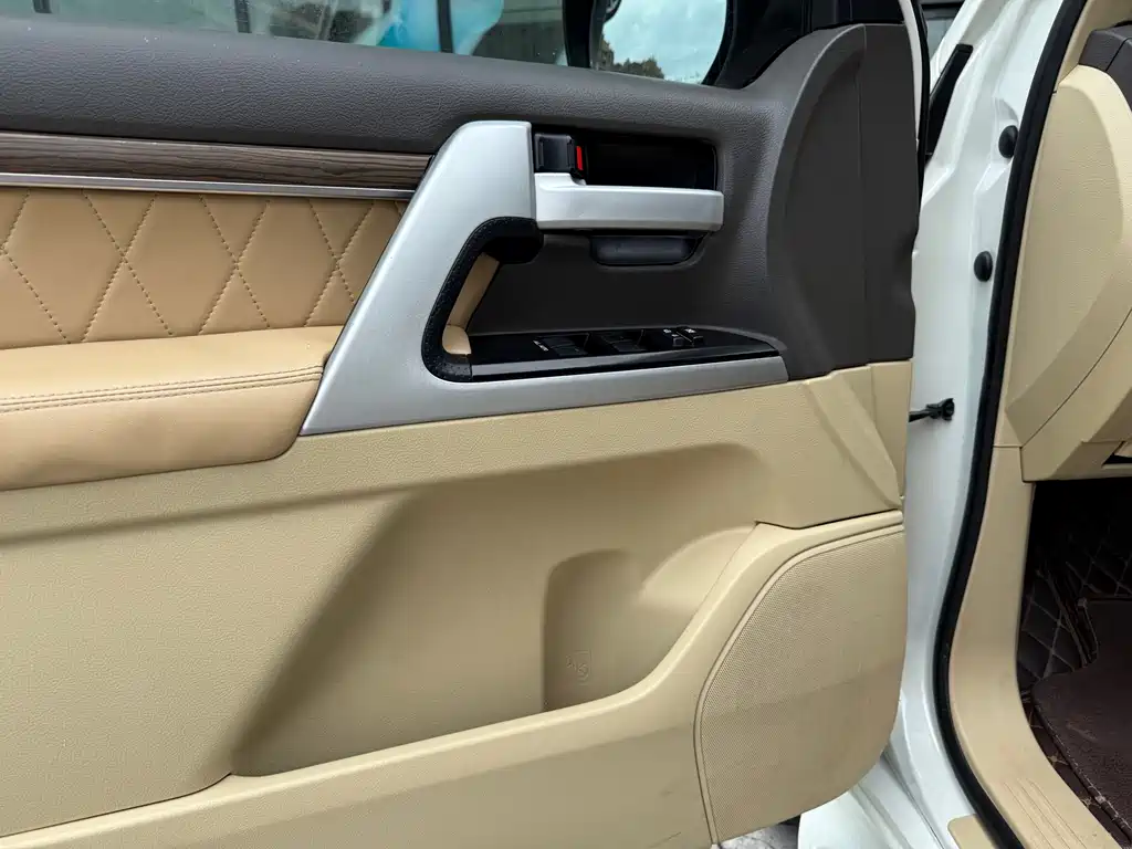 Toyota Land Cruiser 2018 — фото 16