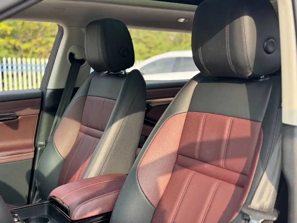 Land Rover Evoque 2023 — фото 16