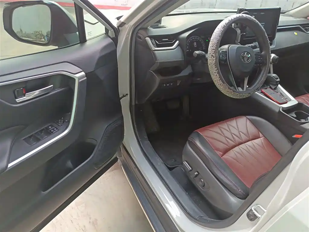 Toyota RAV4 2020 — фото 12