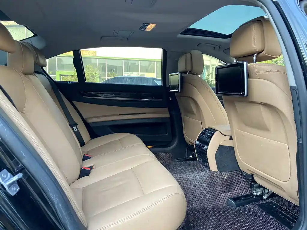 BMW 7 Series 2014 — фото 14
