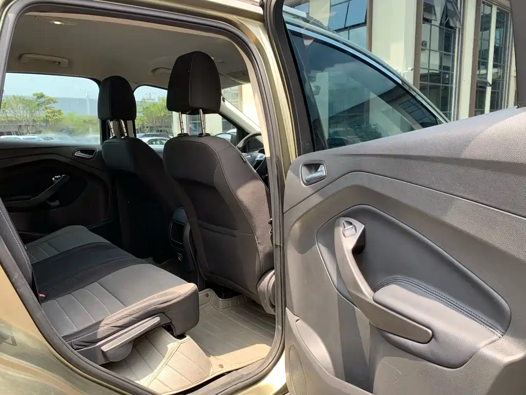 Ford Kuga 2014 — фото 17