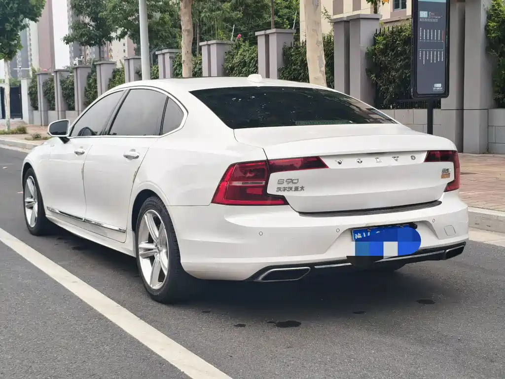 Volvo S90 2018 — фото 19