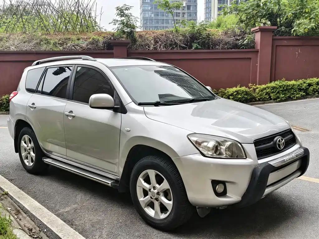 Toyota RAV4 2013 — фото 3