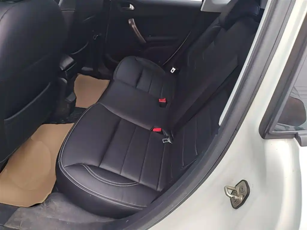 Peugeot 2008 2015 — фото 17