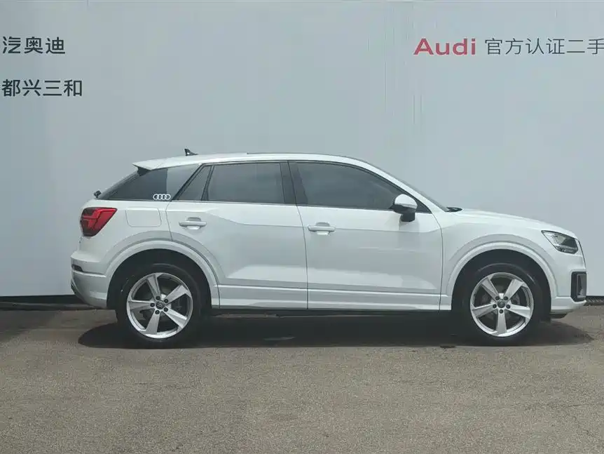 Audi Q2L 2019 — фото 3