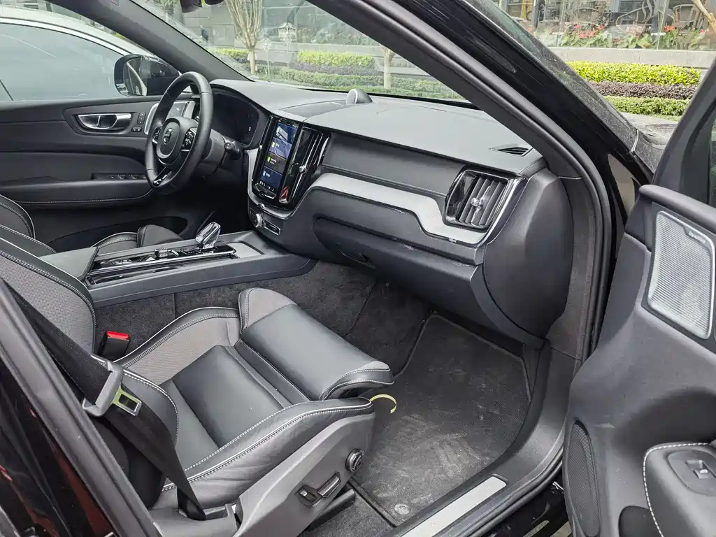 Volvo XC60 PHEV 2024 — фото 12