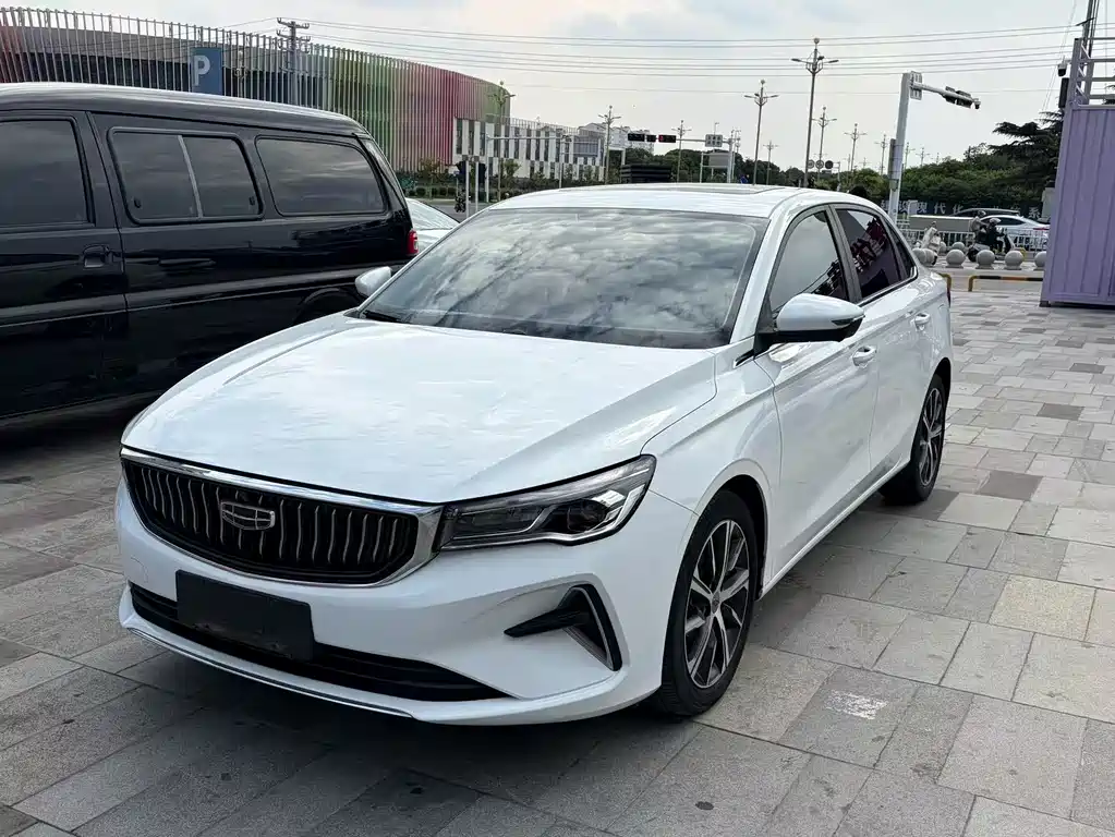 Geely Emgrand 2022