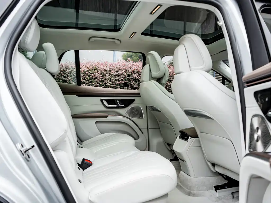 Mercedes-Benz EQS SUV 2023 — фото 12