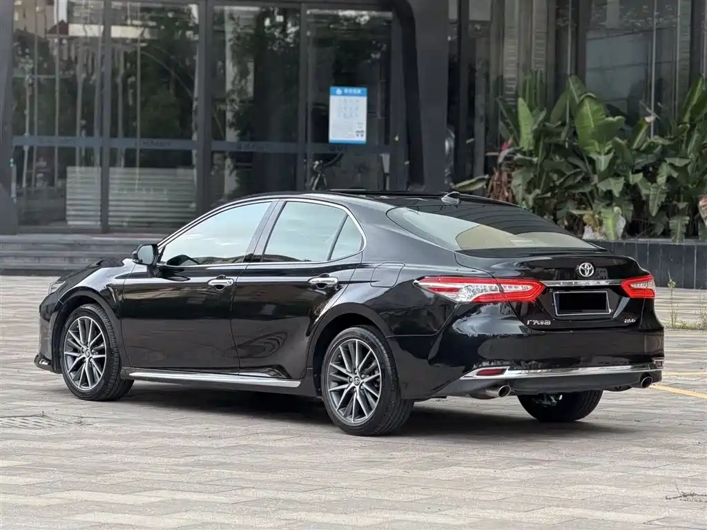 Toyota Camry 2024 — фото 4