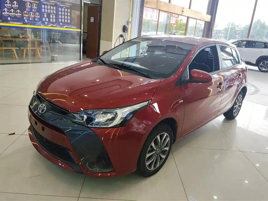 Toyota Yaris L 2021 — фото 1
