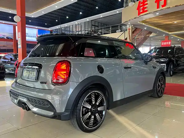 MINI MINI 2022