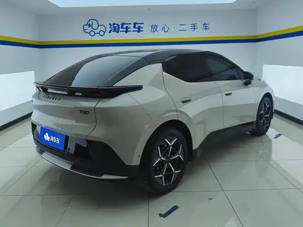 Lynk & Co Z20 2025