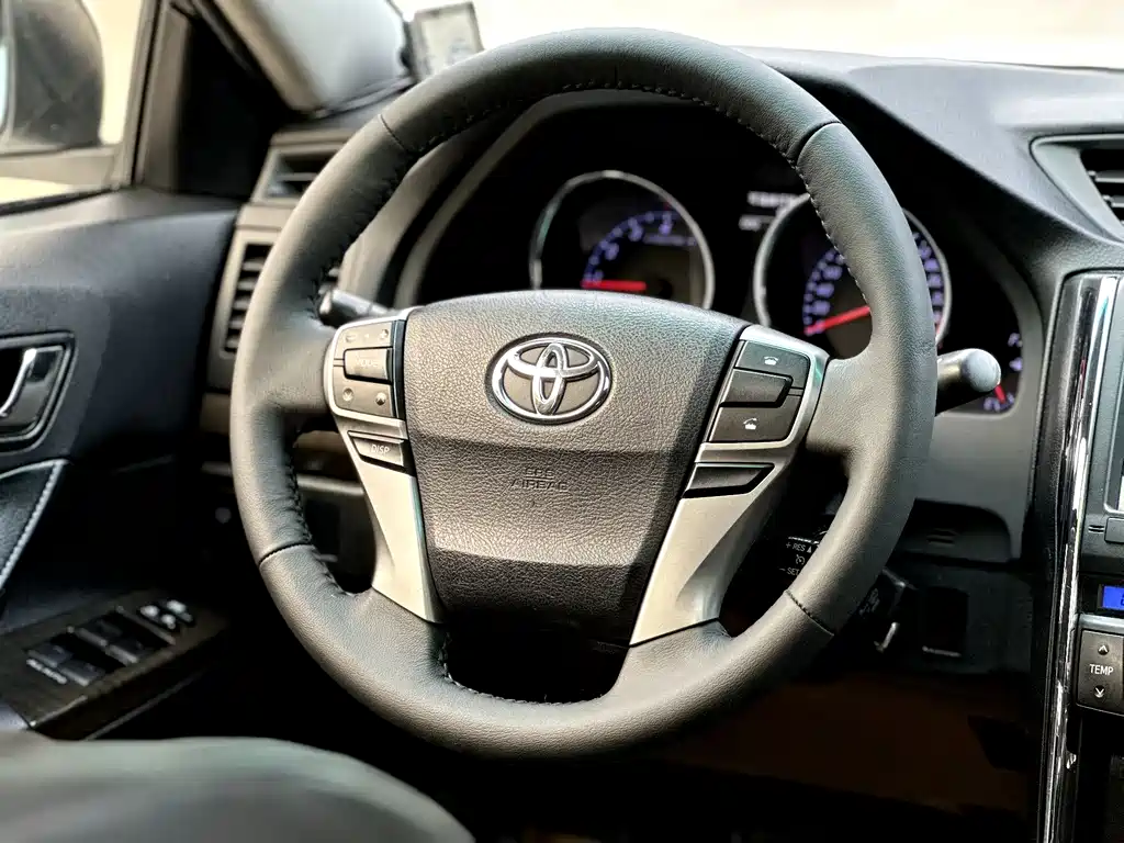 Toyota Reiz 2017 — фото 13