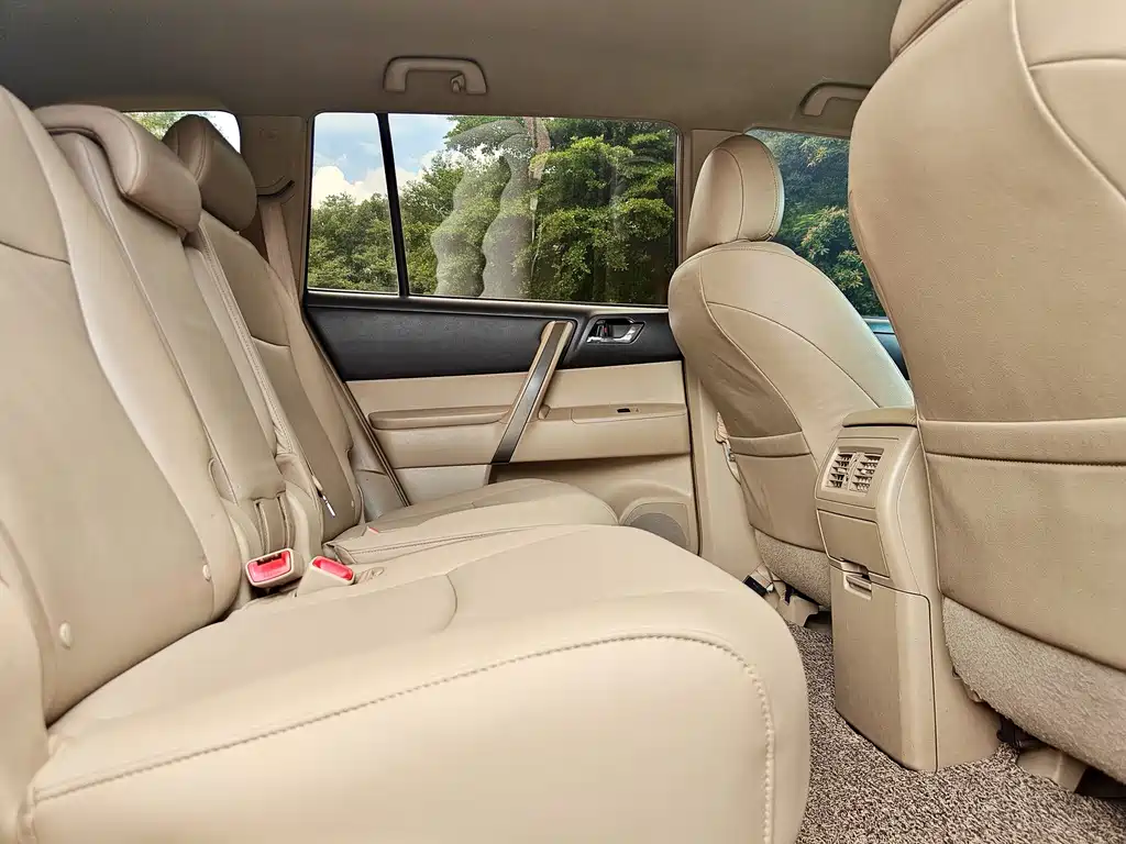 Toyota Highlander 2010 — фото 15