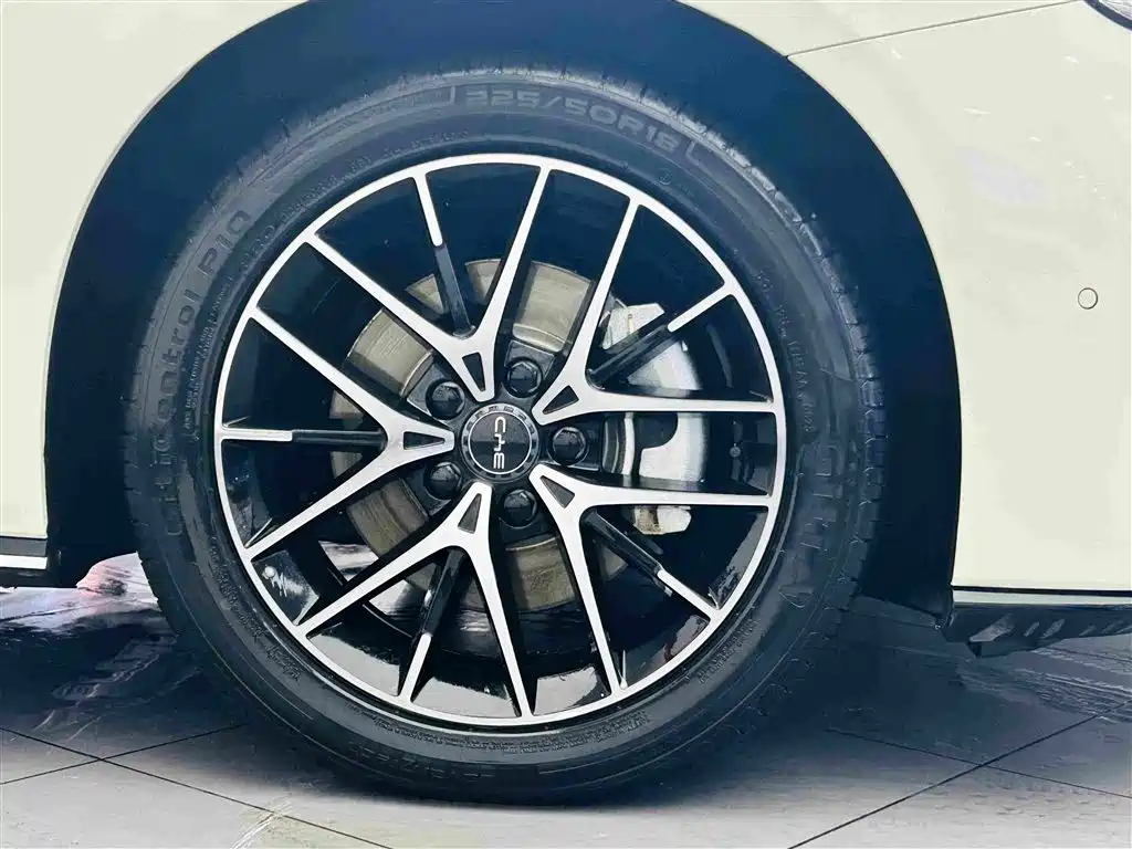 BYD Seal 07 DM-i 2025 — фото 10