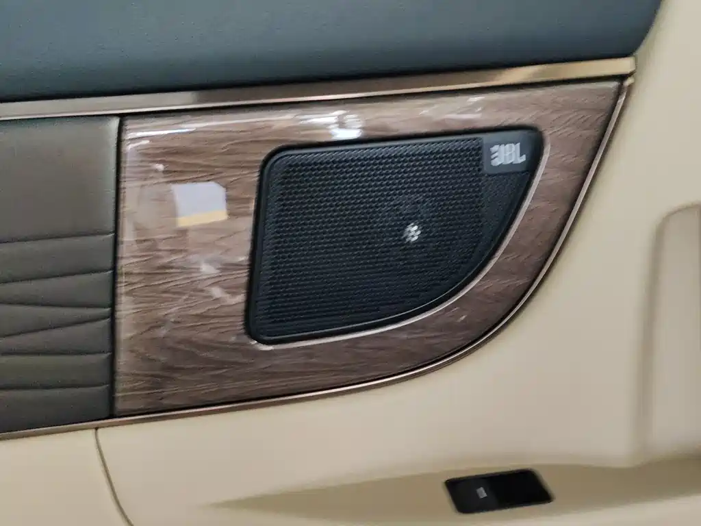 Toyota Alphard — фото 23