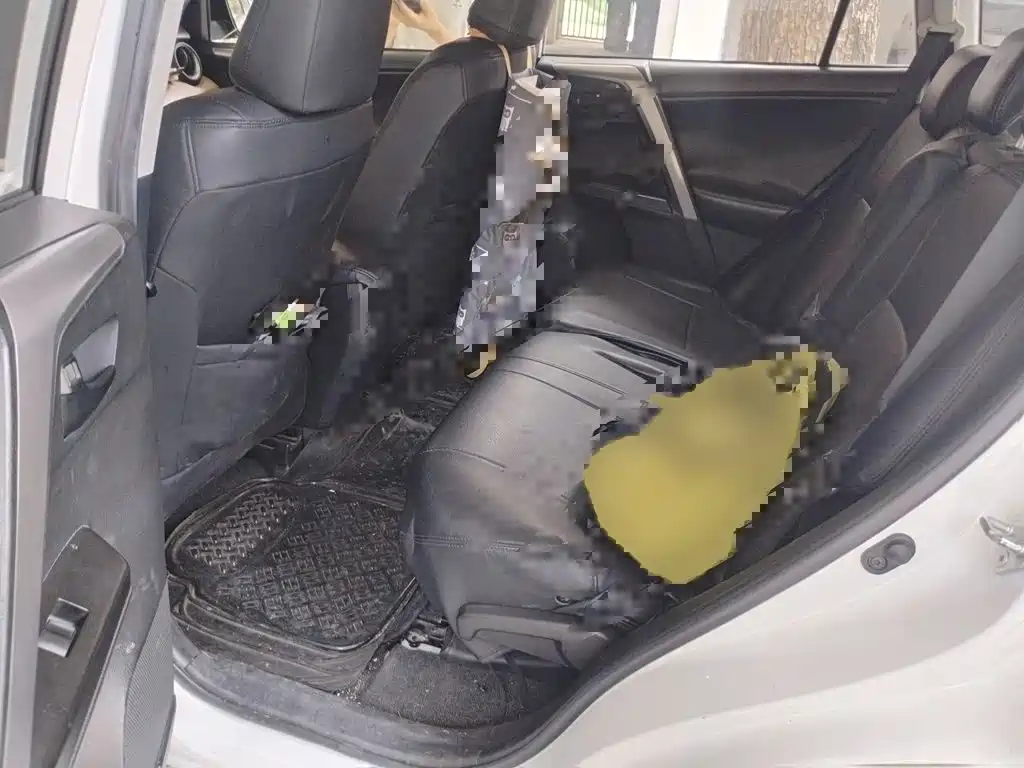 Toyota RAV4 2017 — фото 15