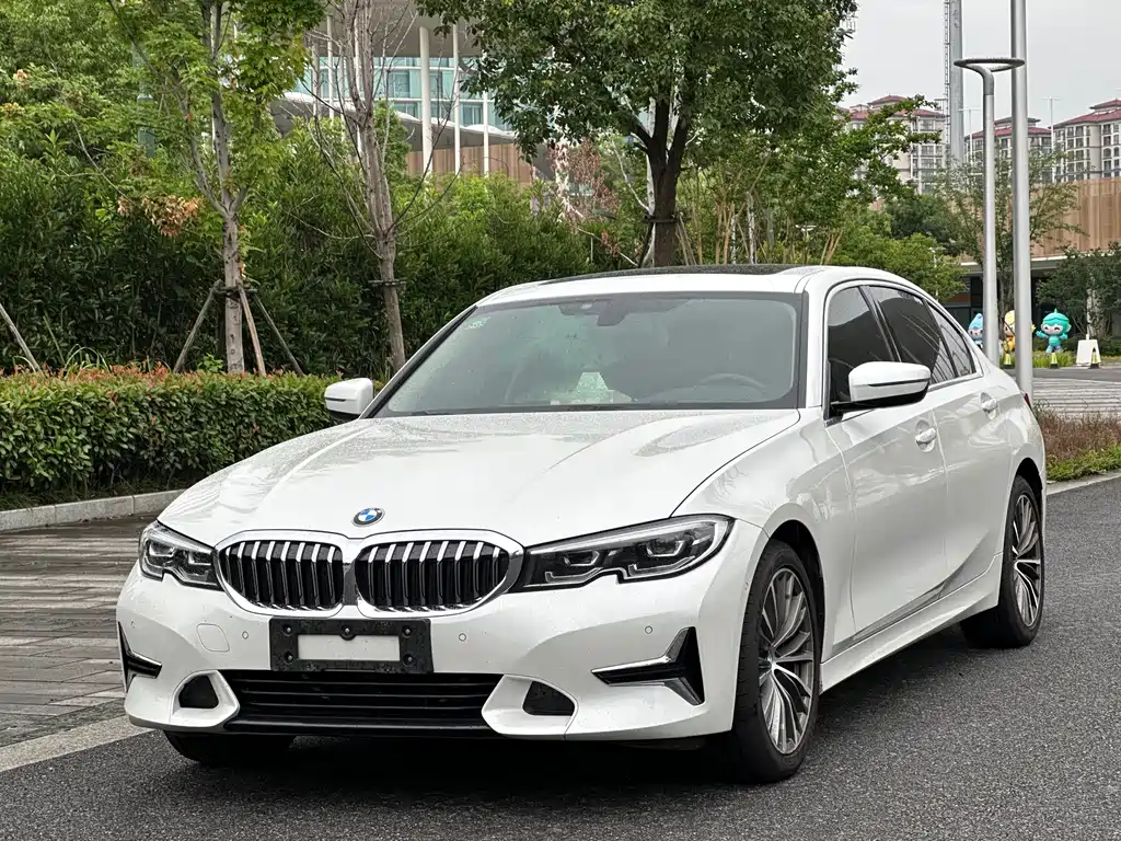 BMW 3 Series 2019 — фото 1
