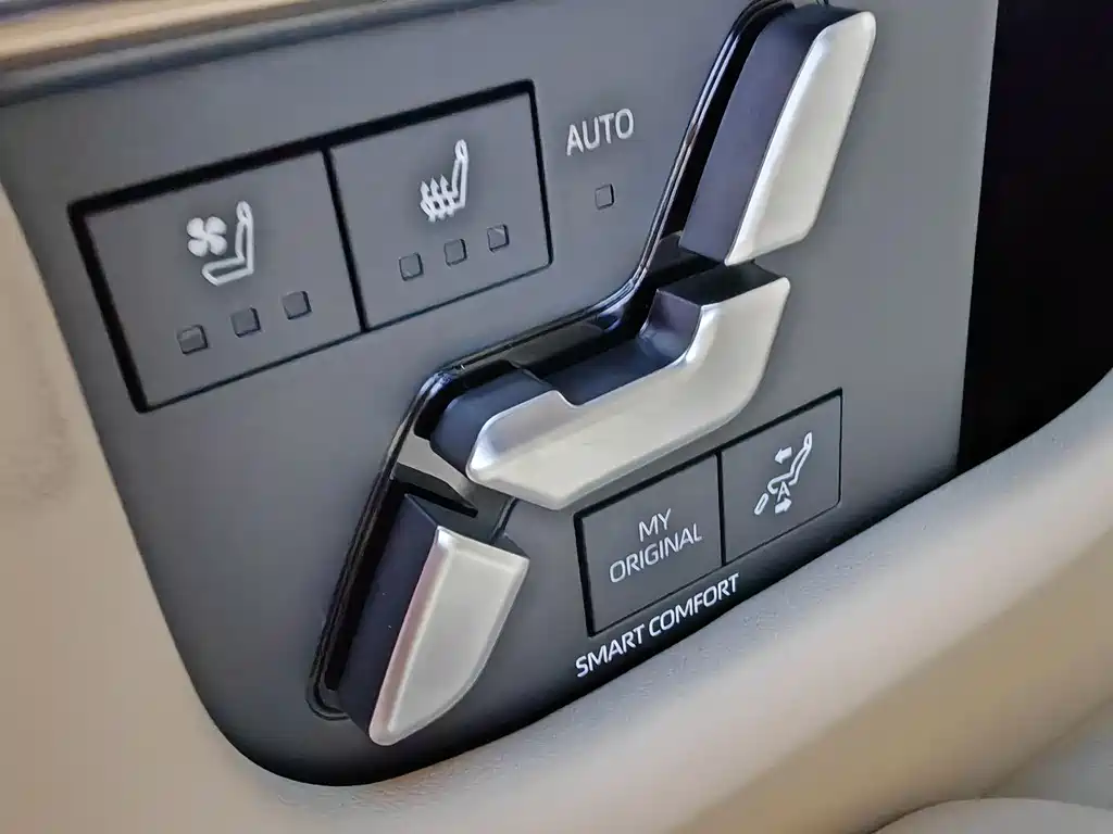 Toyota Alphard — фото 22