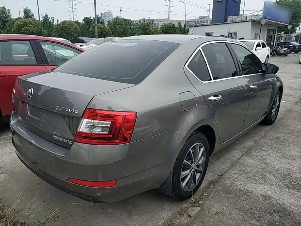 Skoda Octavia 2017 — фото 7