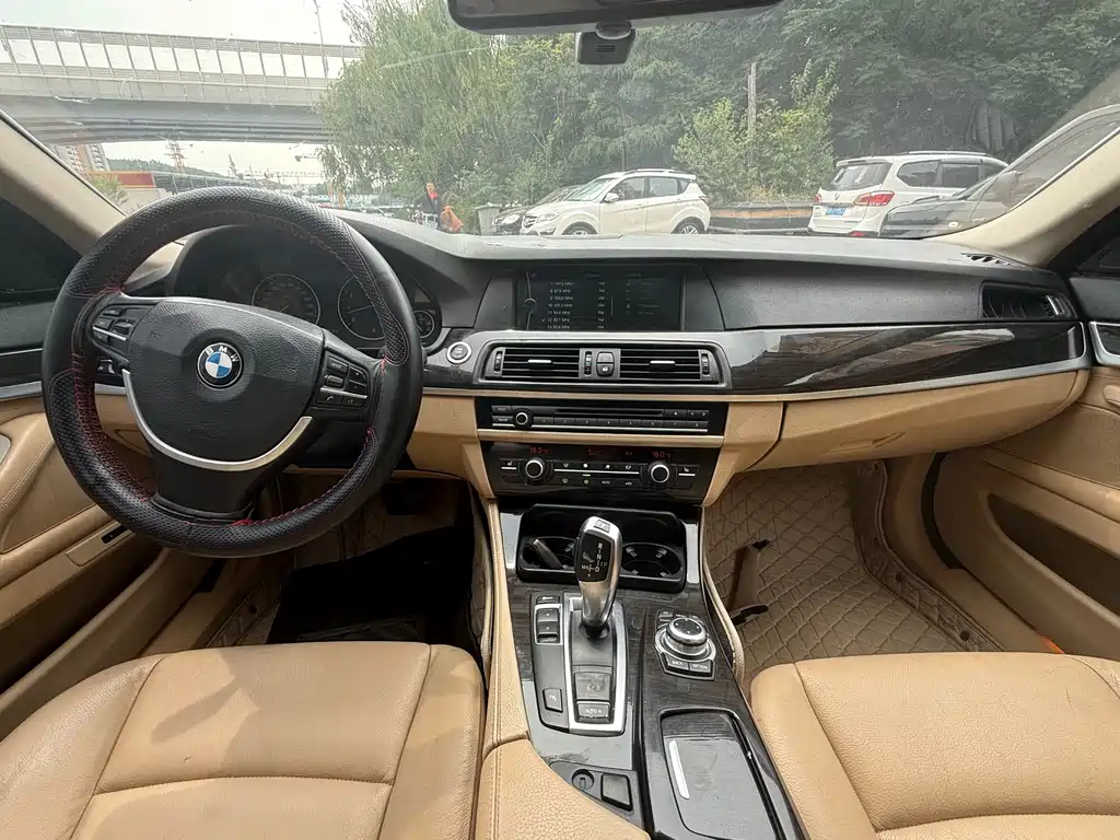 BMW 5 Series 2011 — фото 7