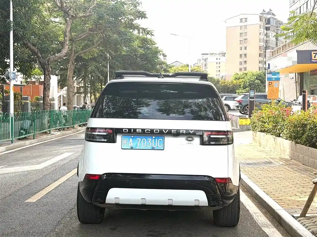Land Rover Discovery 2017 — фото 13