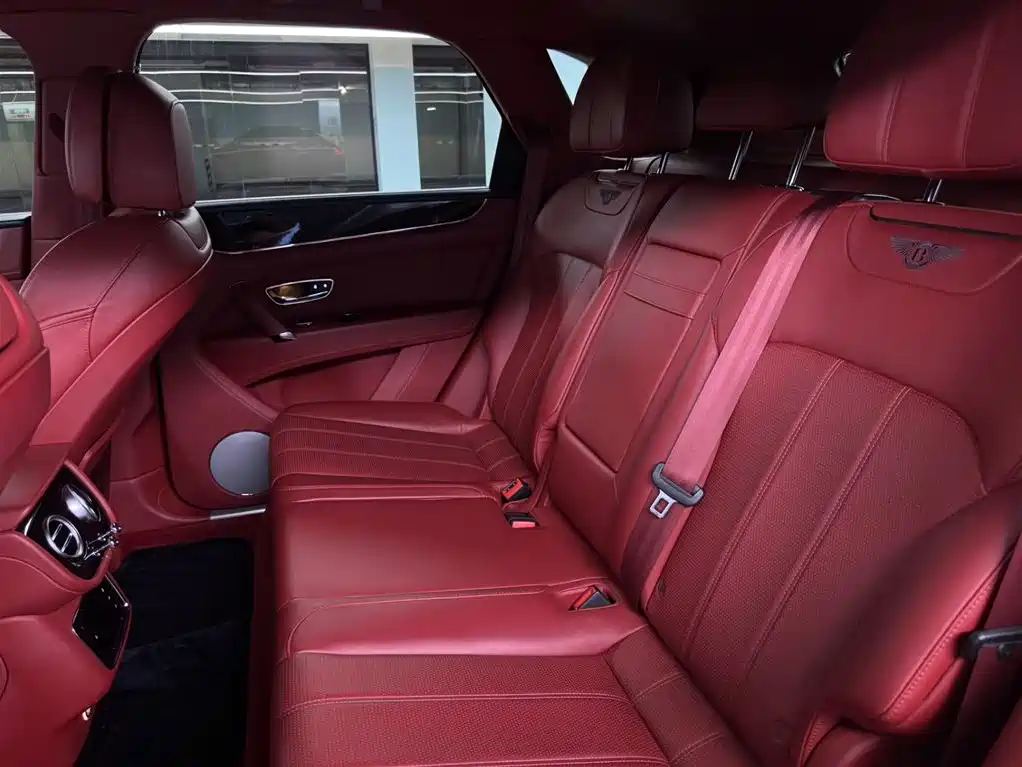Bentley Bentayga 2019 — фото 13