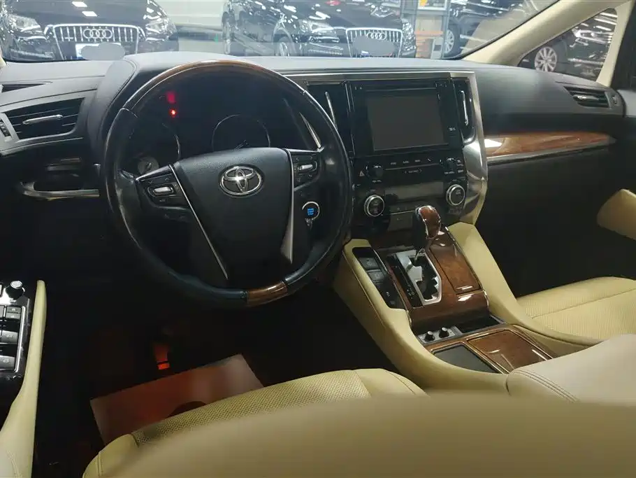 Toyota Alphard 2018 — фото 12