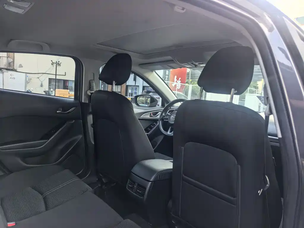 Mazda 3 Axela 2018 — фото 12