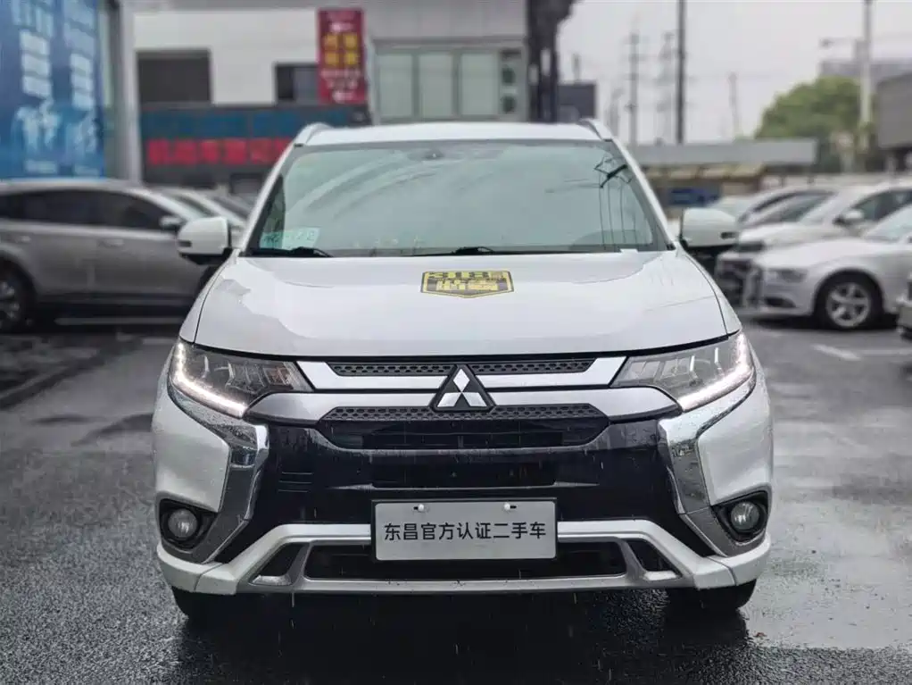 Mitsubishi Outlander 2021 — фото 11