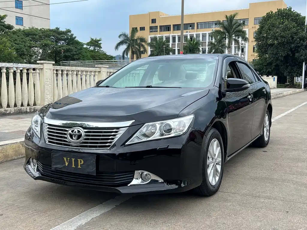 Toyota Camry 2012 — фото 1