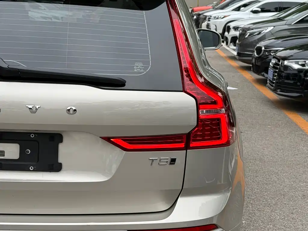 Volvo XC60 2018 — фото 13
