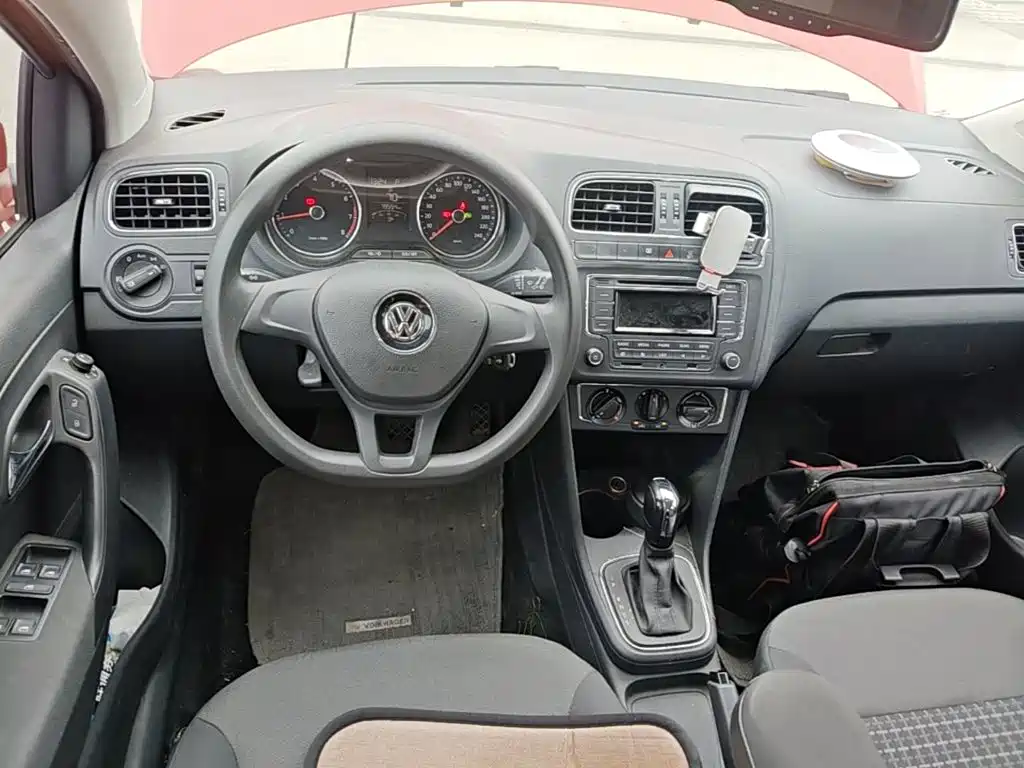 Volkswagen Polo 2015 — фото 11