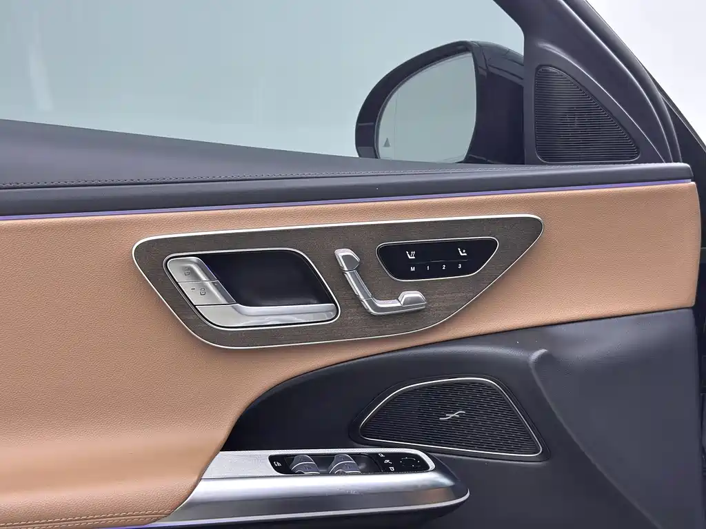 Mercedes-Benz E-Class 2025 — фото 13