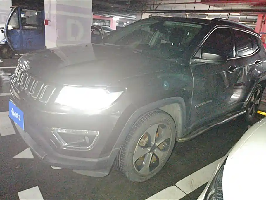 Jeep Compass 2018 — фото 1
