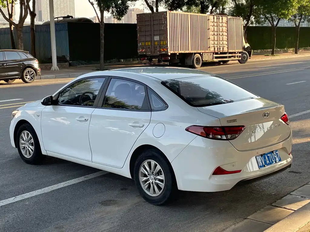 Hyundai Elantra 2020 — фото 9