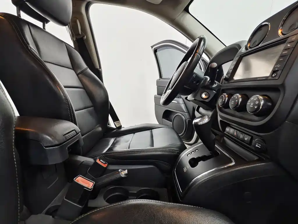 Jeep Compass 2013 — фото 15