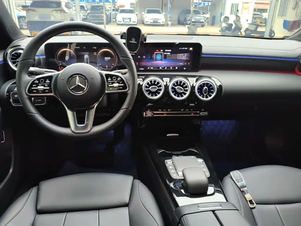 Mercedes-Benz A-Class 2023 — фото 10
