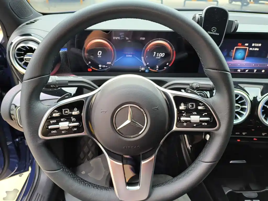 Mercedes-Benz A-Class 2023 — фото 11